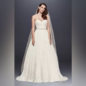 lace sweetheart wedding dress *unaltered and never worn*